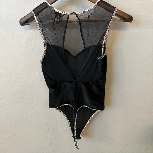 Victoria’s Secret velvet body suit, backless, sleeveless, animal print trim,S - Picture 3 of 16
